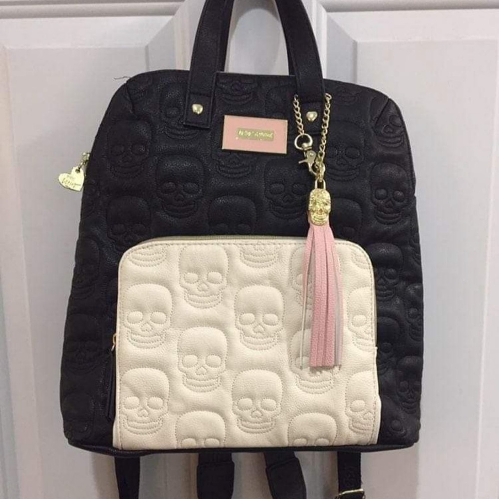 ISO BETSEY JOHNSON SKULL BAG